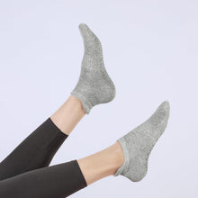 loudashuaiqi Grip Pilates Socks Non Slip Athletic Yoga Socks with Grips for Women Grippy socks for Hospital Workout Barre